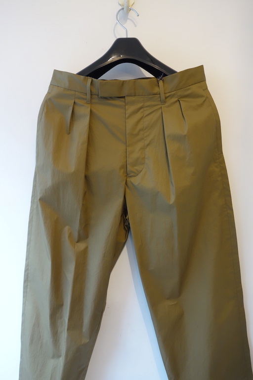 salvy;』”LUSTER TWILL 2TUCK TROUSERS” ｜ 福岡市今泉のセレクト